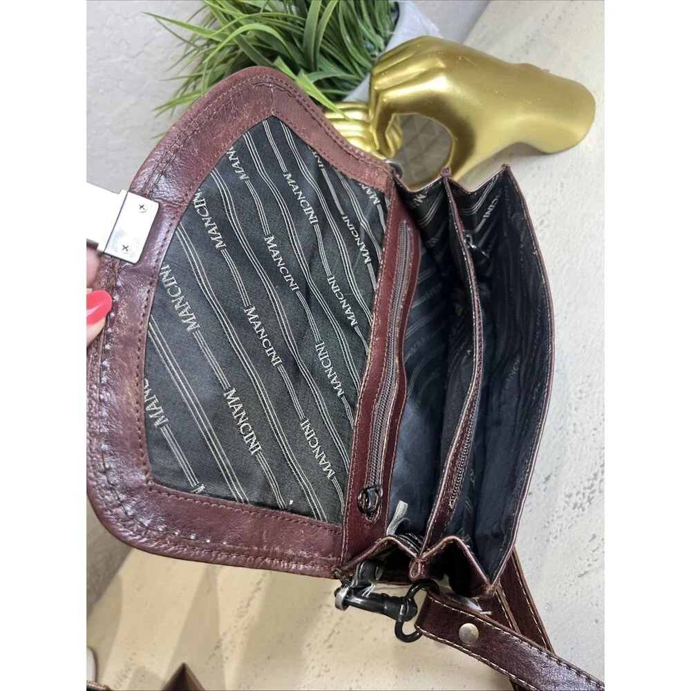 Vintage Mancini Leather Envelope Style Leather Crossbody Handbag With Lock/Key